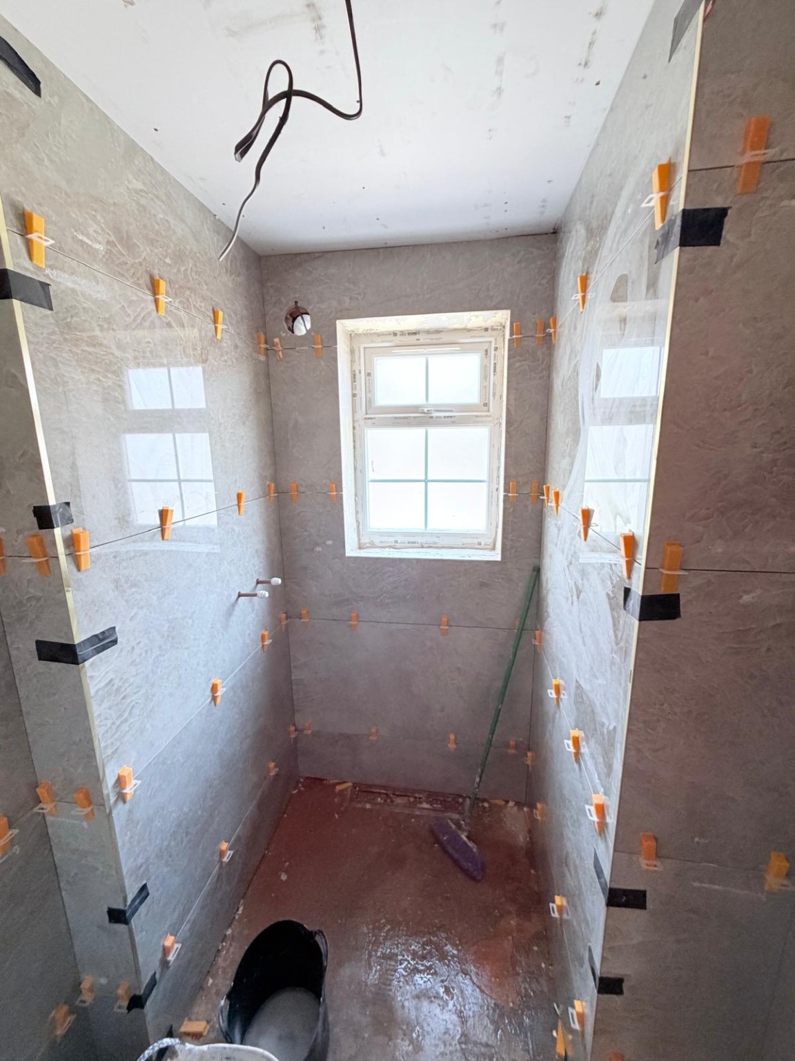 Grey bathroom tiling
